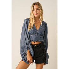 Load image into Gallery viewer, Sloan WASHED CHAMBRAY BUTTONED BALLOON SLEEVE CROP TOP