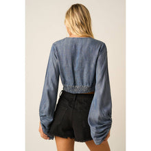 Load image into Gallery viewer, Sloan WASHED CHAMBRAY BUTTONED BALLOON SLEEVE CROP TOP