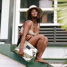 Load image into Gallery viewer, MAX POUCH Lūʻau