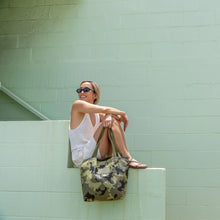 Load image into Gallery viewer, REVERSIBLE TOTE Camo