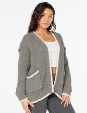 Load image into Gallery viewer, Cozy Cruiser Cardigan Vetive