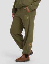 Load image into Gallery viewer, Sightseer Wave Jogger Martini Olive