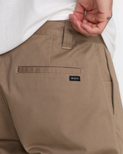 Load image into Gallery viewer, Weekend Stretch Pant Dark Khaki
