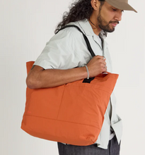 Load image into Gallery viewer, Stash Packable Tote 20L Mojave