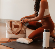 Load image into Gallery viewer, SMALL POUCH Shibori Sandstone