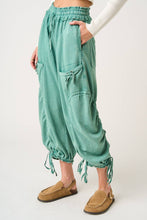 Load image into Gallery viewer, Nila WASHED FRENCH TERRY DROP POCKET BALLOON PANTS