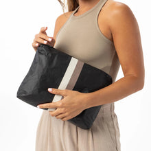 Load image into Gallery viewer, MID POUCH Le Voyageur