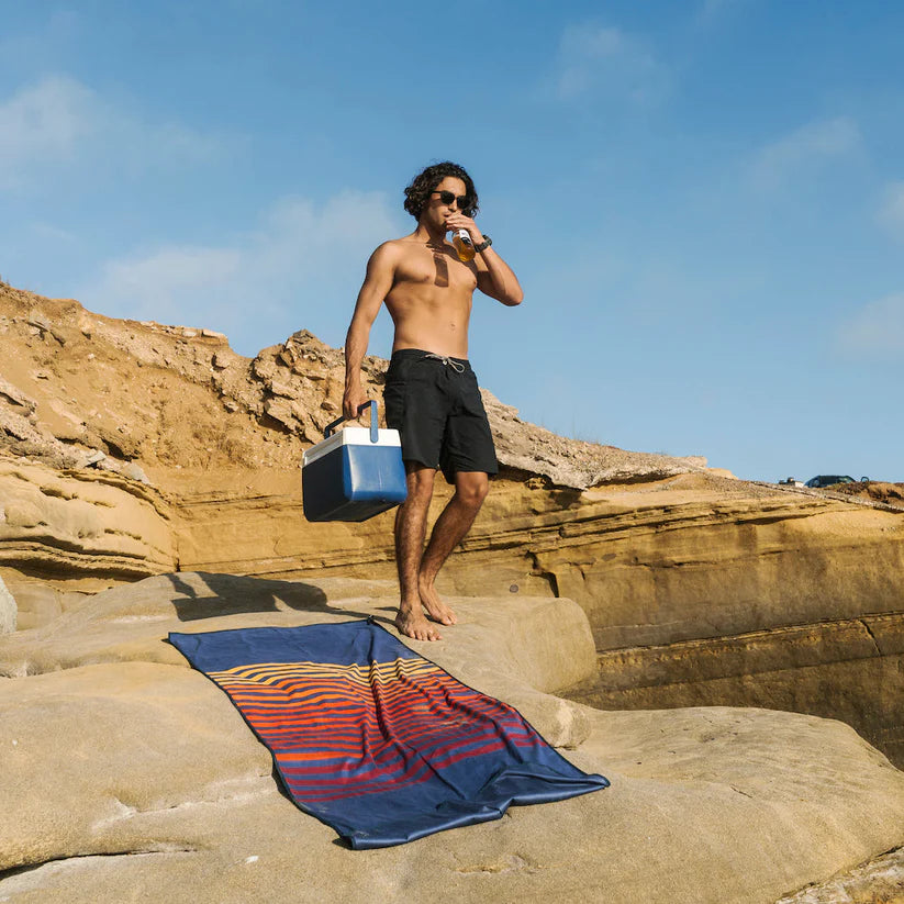 EVERYWHERE TOWEL Deepwater Rays Monkey Wrench Men Women s Wear