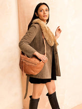 Load image into Gallery viewer, Leigh Distressed Hobo Bag: CARAMEL

