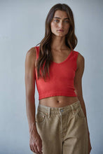 Load image into Gallery viewer, Seamless Sleeveless UV Neck Reversible Tank Top White &amp; Red
