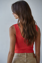 Load image into Gallery viewer, Seamless Sleeveless UV Neck Reversible Tank Top White &amp; Red
