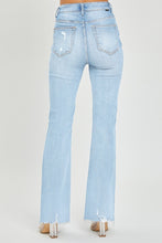 Load image into Gallery viewer, Weekend Fit Jeans
