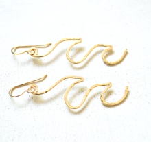 Load image into Gallery viewer, Double Wave Earrings
