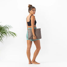 Load image into Gallery viewer, MAX POUCH Python Espresso on Black
