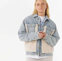 Load image into Gallery viewer, Cruisin&#39; Sherpa Denim Jacket Washed Blue
