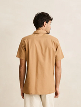 Load image into Gallery viewer, Classic Linen Ss Shirt Ochre
