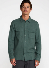 Load image into Gallery viewer, Dayshift Flannel Balsam Green

