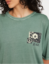 Load image into Gallery viewer, Baggie Tee II Winter Moss
