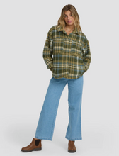 Load image into Gallery viewer, Sundown Sherpa Shacket Canteen
