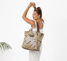 Load image into Gallery viewer, DAY TRIPPER Deliciosa Luster on Coconut
