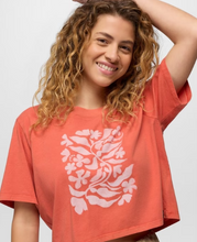 Load image into Gallery viewer, Everyday Botanical Crop Graphic Tee Lychee
