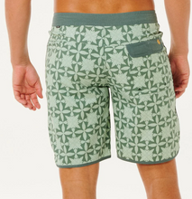 Load image into Gallery viewer, Mirage Pacific Rinse Gem 20" Boardshort
