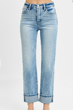 Load image into Gallery viewer, Risen Light Wash Crop Jeans
