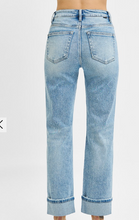 Load image into Gallery viewer, Risen Light Wash Crop Jeans
