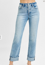 Load image into Gallery viewer, Risen Light Wash Crop Jeans
