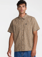 Load image into Gallery viewer, Breezy Short Sleeve Shirt Coyote
