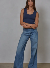 Load image into Gallery viewer, Double Layered Seamless Top Navy
