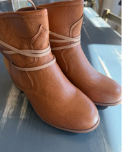 Load image into Gallery viewer, Vintage Bohemian Short Bootie
