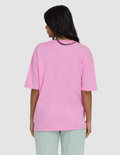 Load image into Gallery viewer, Feel The Heat Short Sleeve Knit T-Shirt Party Pink
