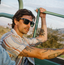 Load image into Gallery viewer, Quiver Matte Black + Polarized Gray Green Lens
