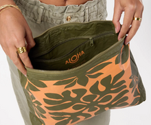 Load image into Gallery viewer, MAX POUCH Kaʻulu - Papaya on Olive
