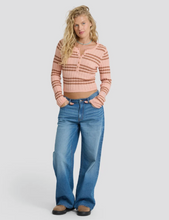 Load image into Gallery viewer, Ziggy V-Neck Sweater Pale Peach

