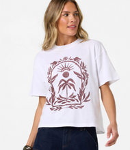Load image into Gallery viewer, Framed Flora Easy Tee
