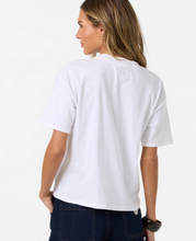 Load image into Gallery viewer, Framed Flora Easy Tee
