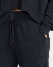 Load image into Gallery viewer, Badge Jogger Washed Black

