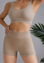 Load image into Gallery viewer, 2pc Seamless Sports Bra And High Waist Short Set

