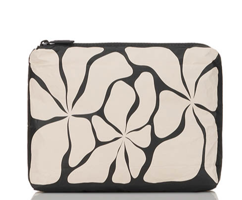 SMALL POUCH Wavy Black / Sandstone