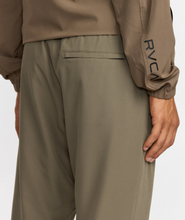 Load image into Gallery viewer, Yogger Pant II Mushroom
