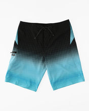 Load image into Gallery viewer, Fluid Pro Performance 20&quot; Boardshorts
