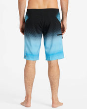 Load image into Gallery viewer, Fluid Pro Performance 20&quot; Boardshorts
