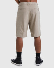 Load image into Gallery viewer, Crossfire Slub Submersible Shorts 21&quot;
